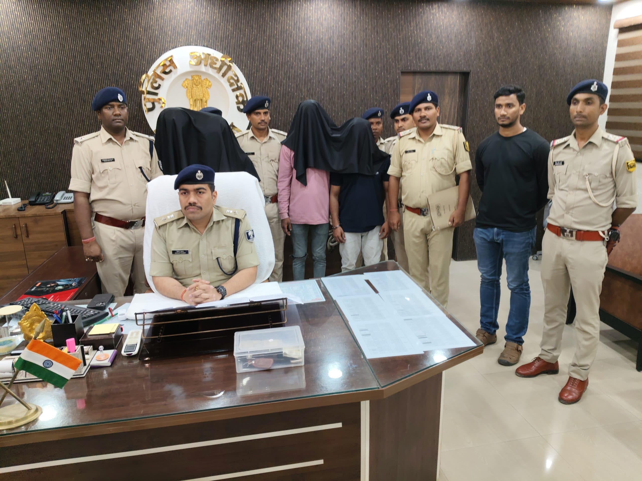 आम व्यवसायी से छिनतई के मामले में चार आरोपित गिरफ्तार