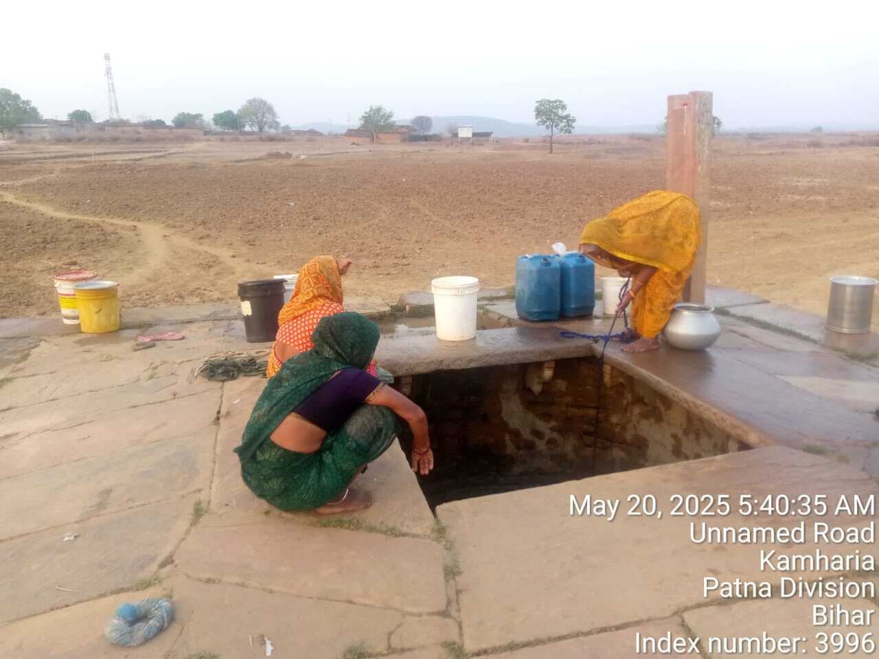 Kaimur News : कैमूर पहाड़ी पर कम्हरिया गांव में मोटर जल जाने से नल-जल से पानी सप्लाइ ठप