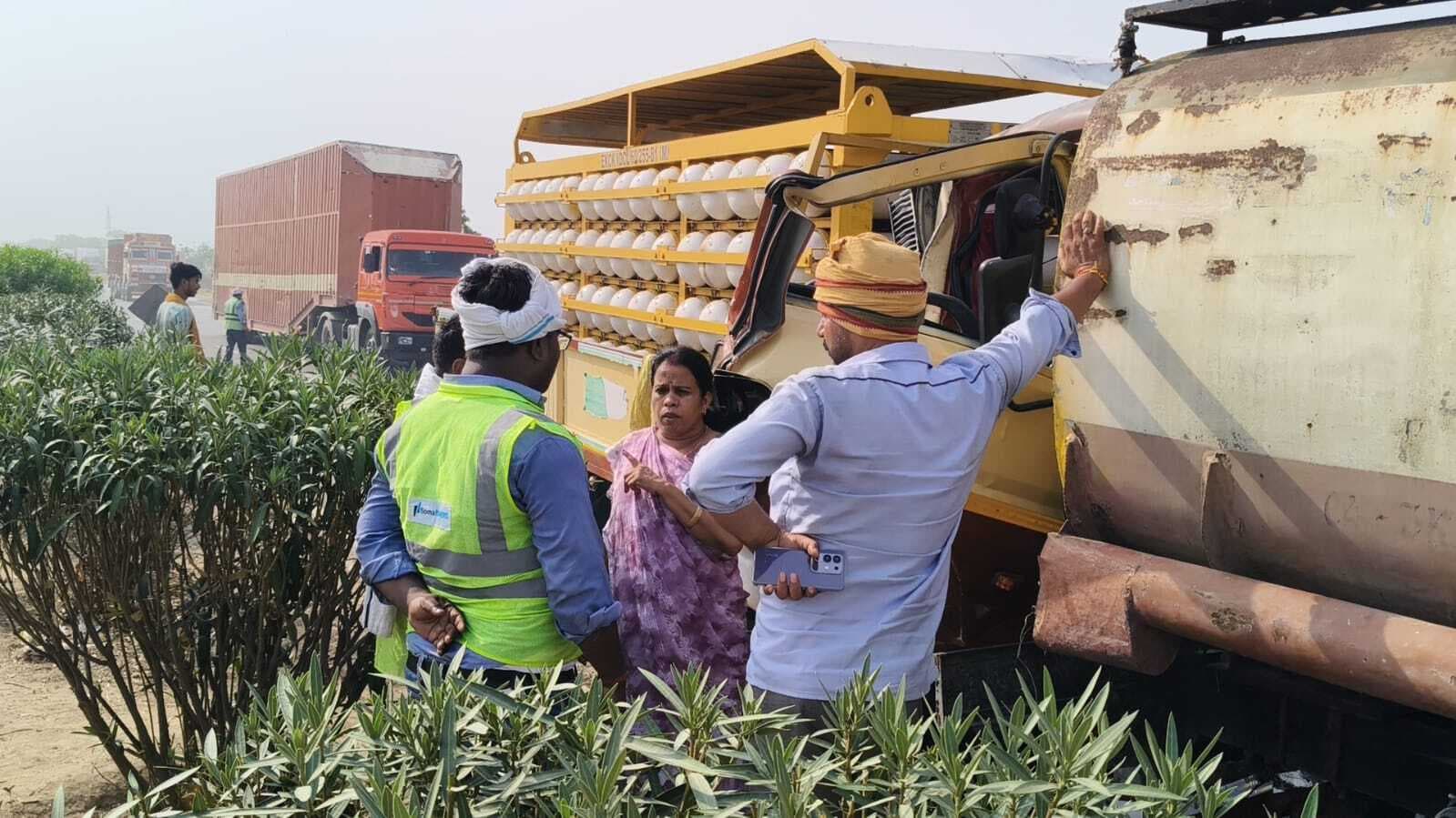 मोहनिया में पानी टैंकर व सीएनजी टैंकर में भीषण टक्कर, चालक की मौत