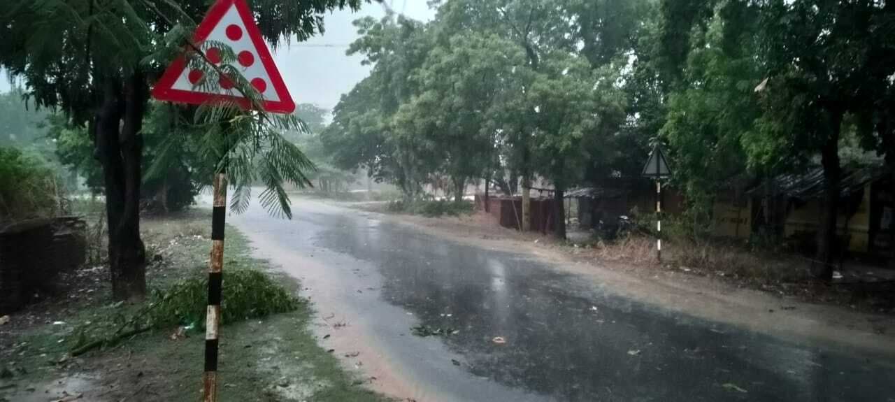 बेमौसम बारिश व आंधी से जनजीवन अस्त-व्यस्त, बिजली आपूर्ति बाधित