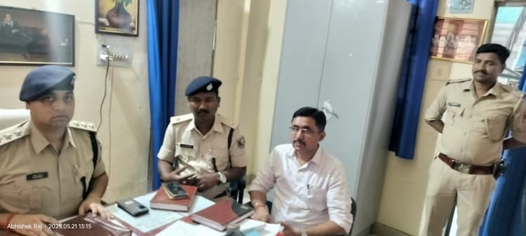 Kaimur News : रामगढ़ थाने को बिना सूचना दिये हेरोइन मामले में युवक को उठा ले गयी यूपी पुलिस, पूछताछ कर छोड़ा