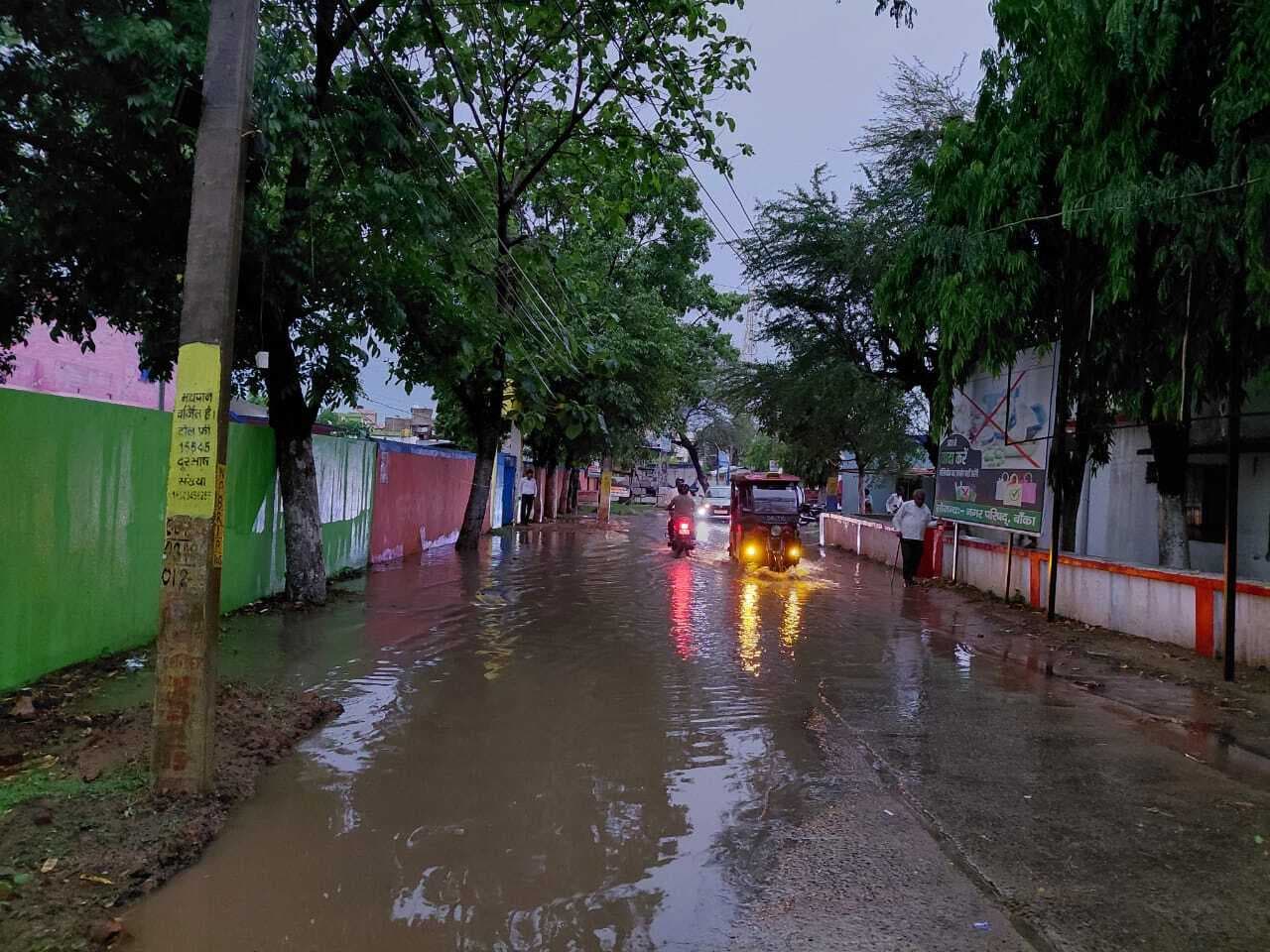 तेज आंधी, तूफान के साथ हुई झमाझम बारिश, मौसम में आयी ताजगी