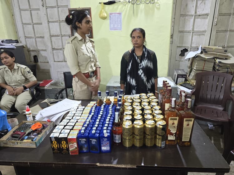 Gaya News : पुलिस ऑफिस के कैंपस से बियर व शराब की 119 बोतलें जब्त