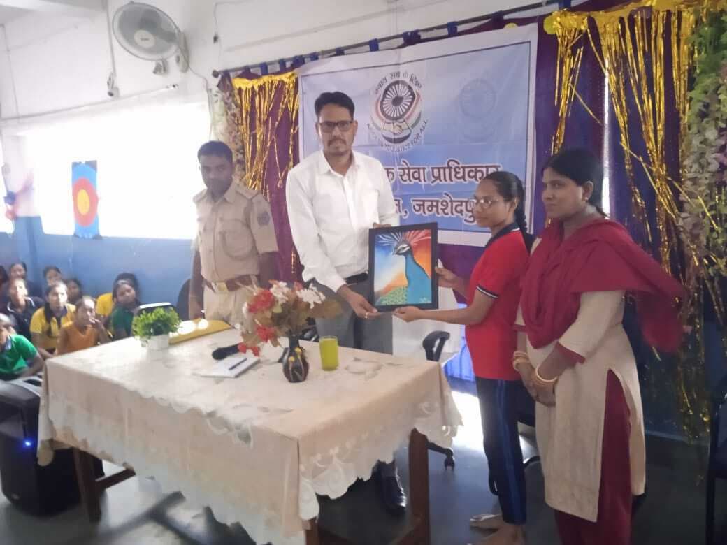 Jamshedpur news. निर्भीक होकर बुराइयों का प्रतिकार करें छात्राएं : धर्मेंद्र कुमार