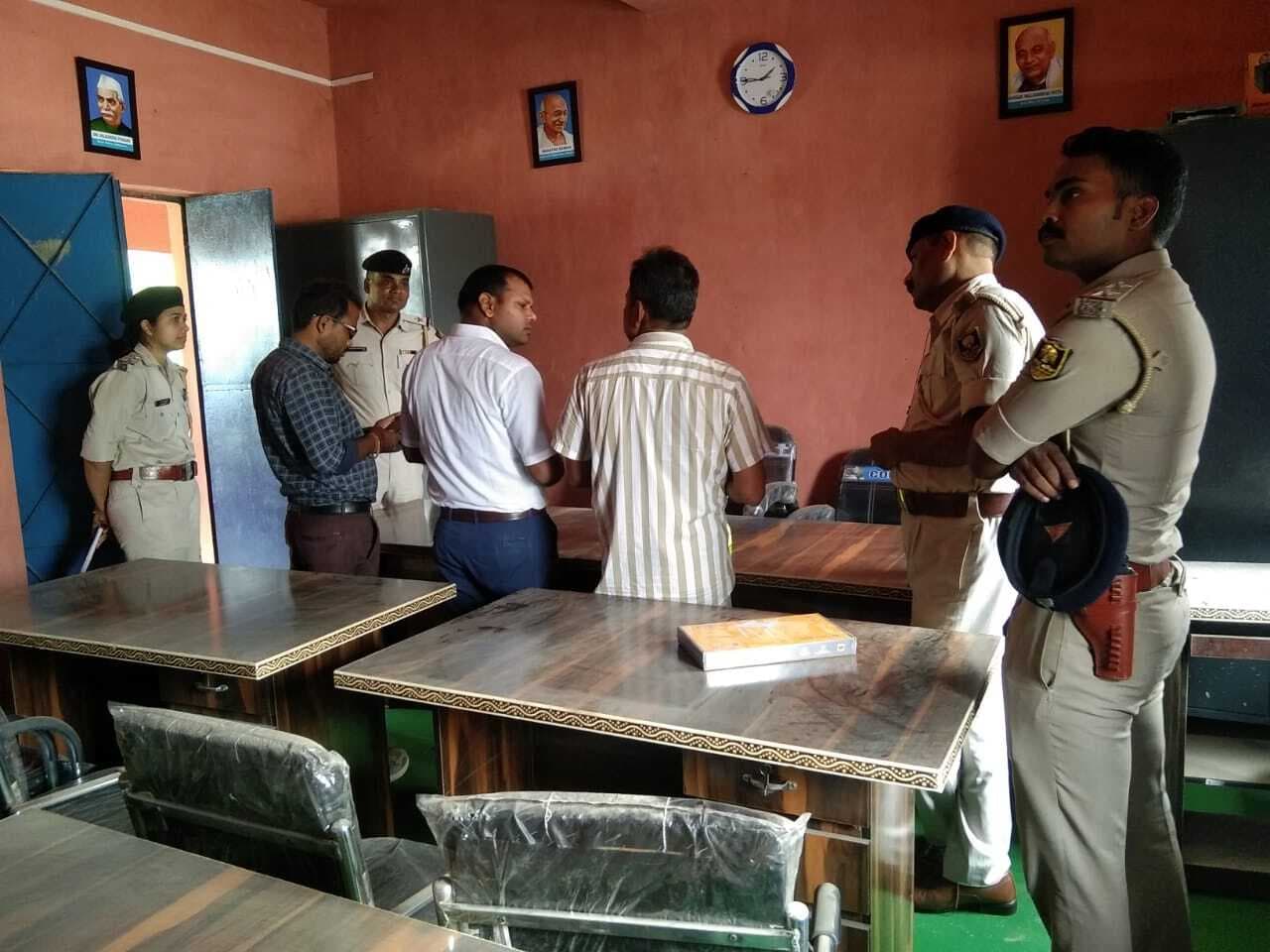 पंचायत भवन व सरकारी मदरसे से अज्ञात चोरों ने लैपटॉप सहित लाखों के उपकरण उड़ाये