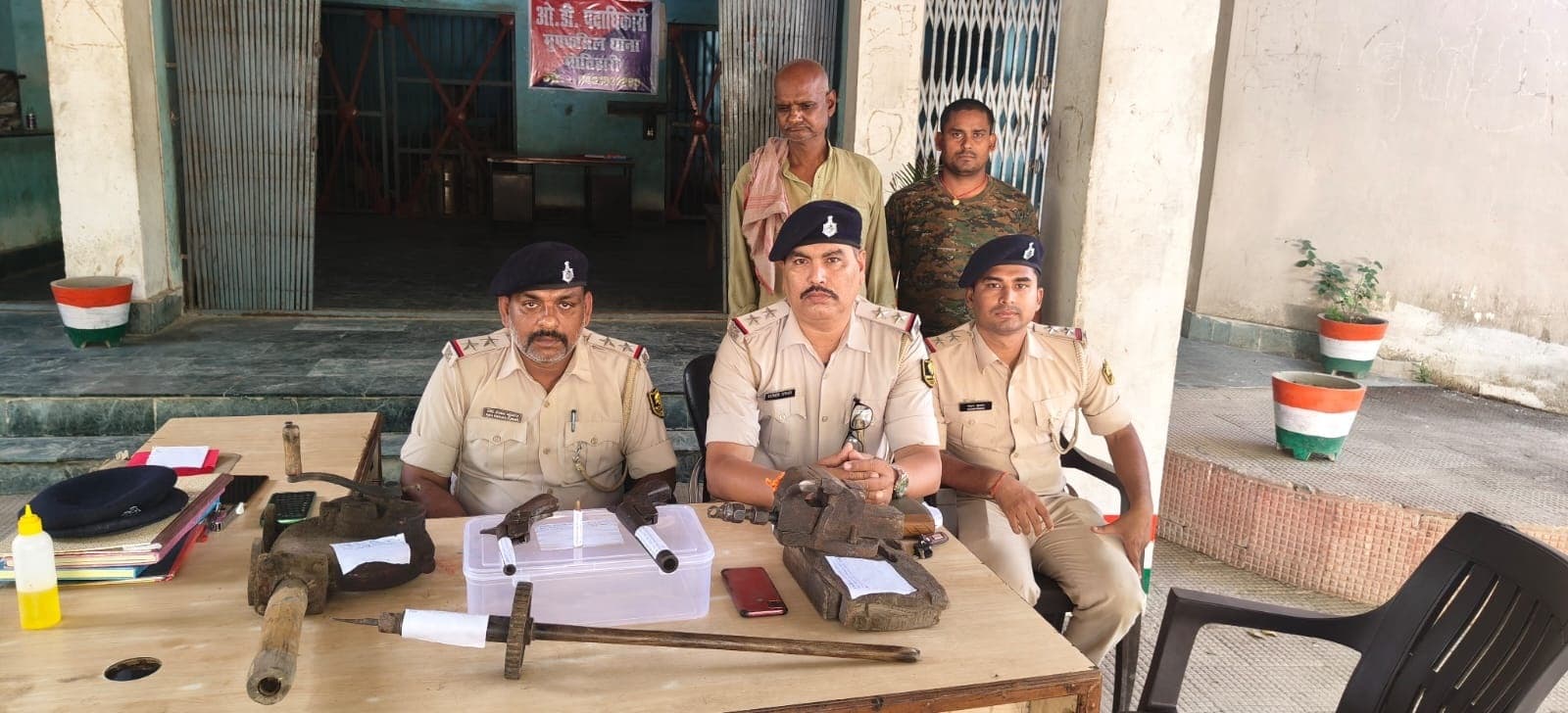 Motihari : लालबेगिया में मिनी गन फैक्ट्री का उद्भेदन