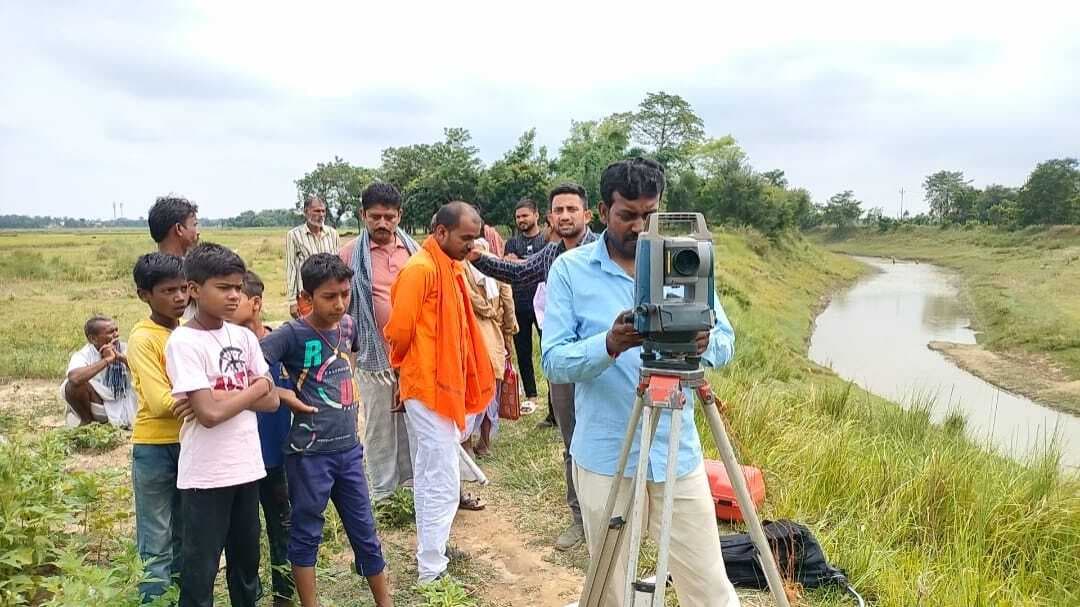 Madhubani News : टीम ने किया तीन पुलों के निर्माण का सर्वेक्षण