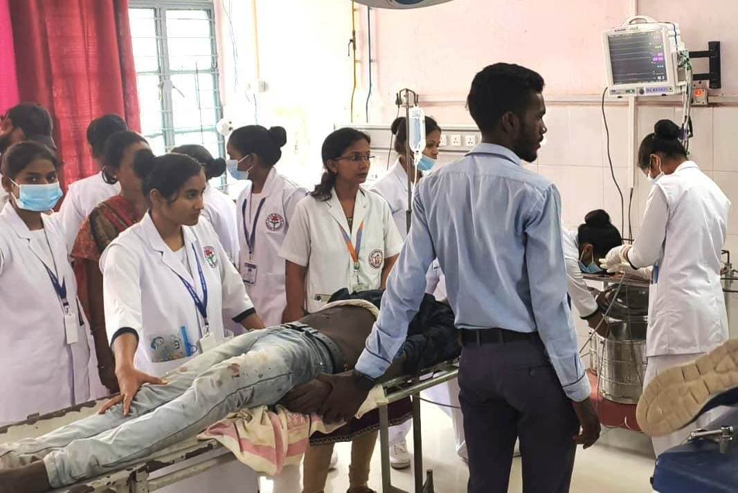 Aurangabad News: दो बाइकों की आमने-सामने की टक्कर में एक की मौत, दो घायल