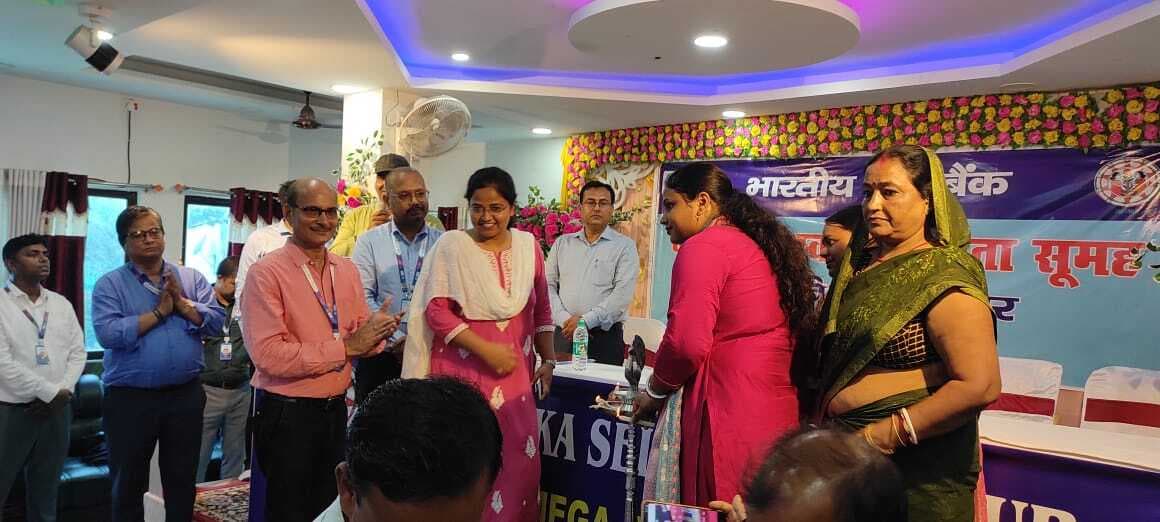 जीविका दीदीयों को 10 करोड़ रुपये का दिया गया लोन