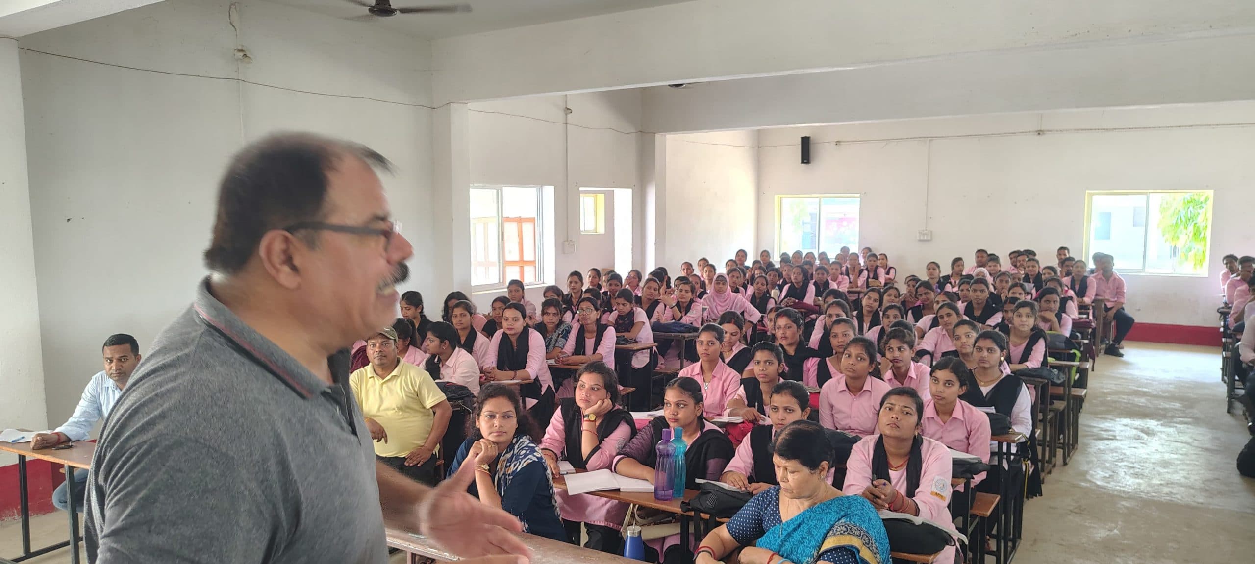 Giridih News  :लघु शोध के लिए शीर्षक चयन जरूरी