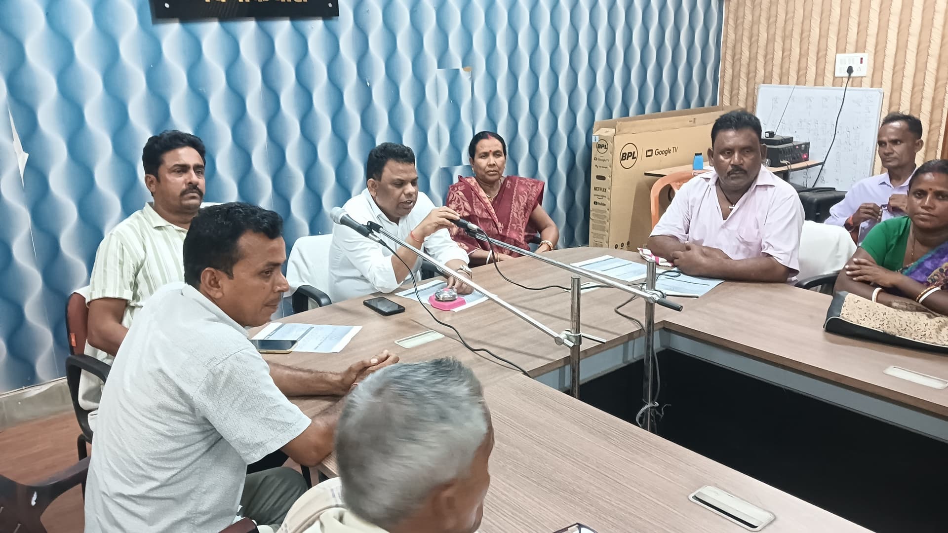 Bokaro News : तीन माह का राशन ससमय लाभुकों के बीच करें वितरण : बीडीओ
