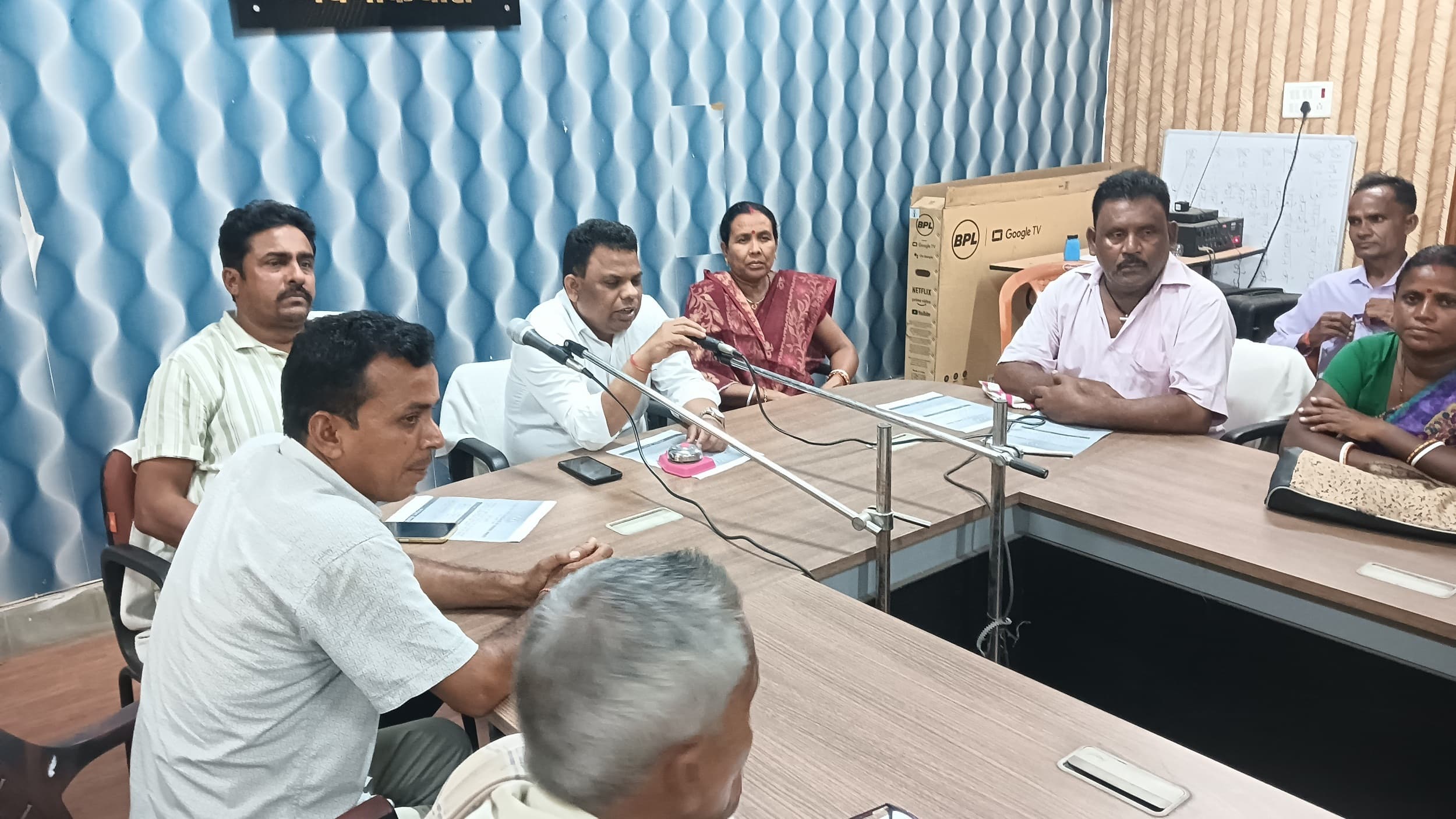 Bokaro News : तीन माह का राशन ससमय लाभुकों के बीच करें वितरण : बीडीओ