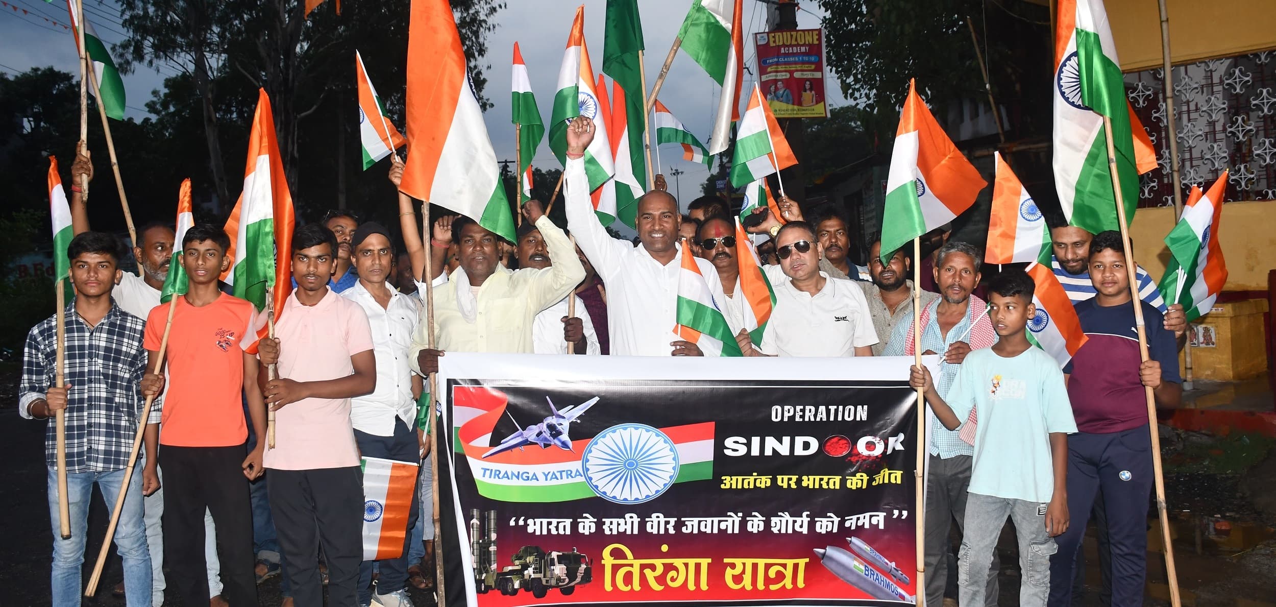 Bokaro News : भारतीय सेना के शौर्य व पराक्रम के सम्मान में निकली तिरंगा यात्रा