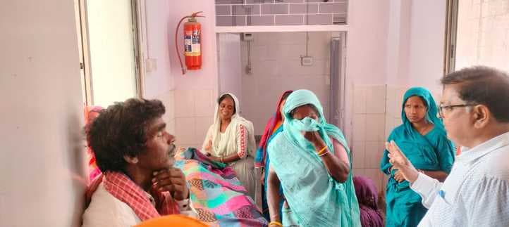 मारखन में सड़क पार करने के दौरान युवक को हाइवा ने कूचला