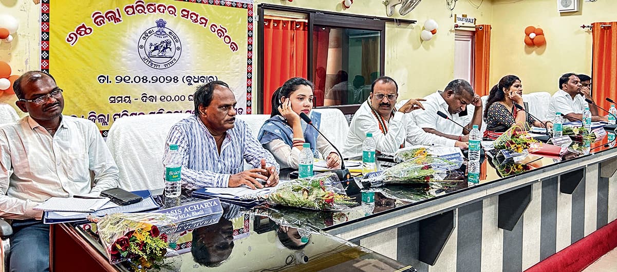 Sambalpur News: बरगढ़ के विकास को जनप्रतिनिधियों व अधिकारियों में समन्वय जरूरी : मानिनी भोई