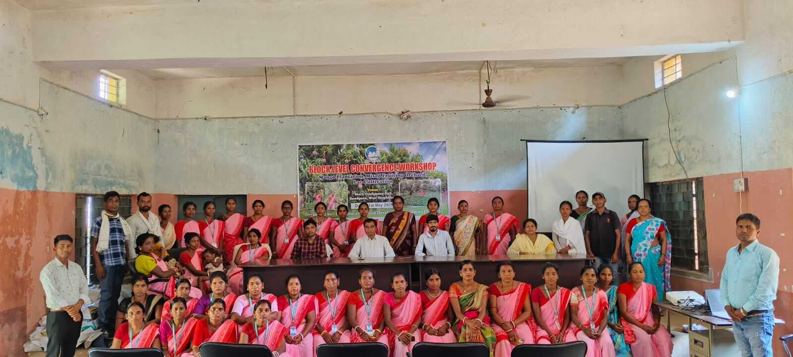 Chaibasa News : महिला मेट, बागवानी सखी और लाभुकों को दिया गया प्रशिक्षण