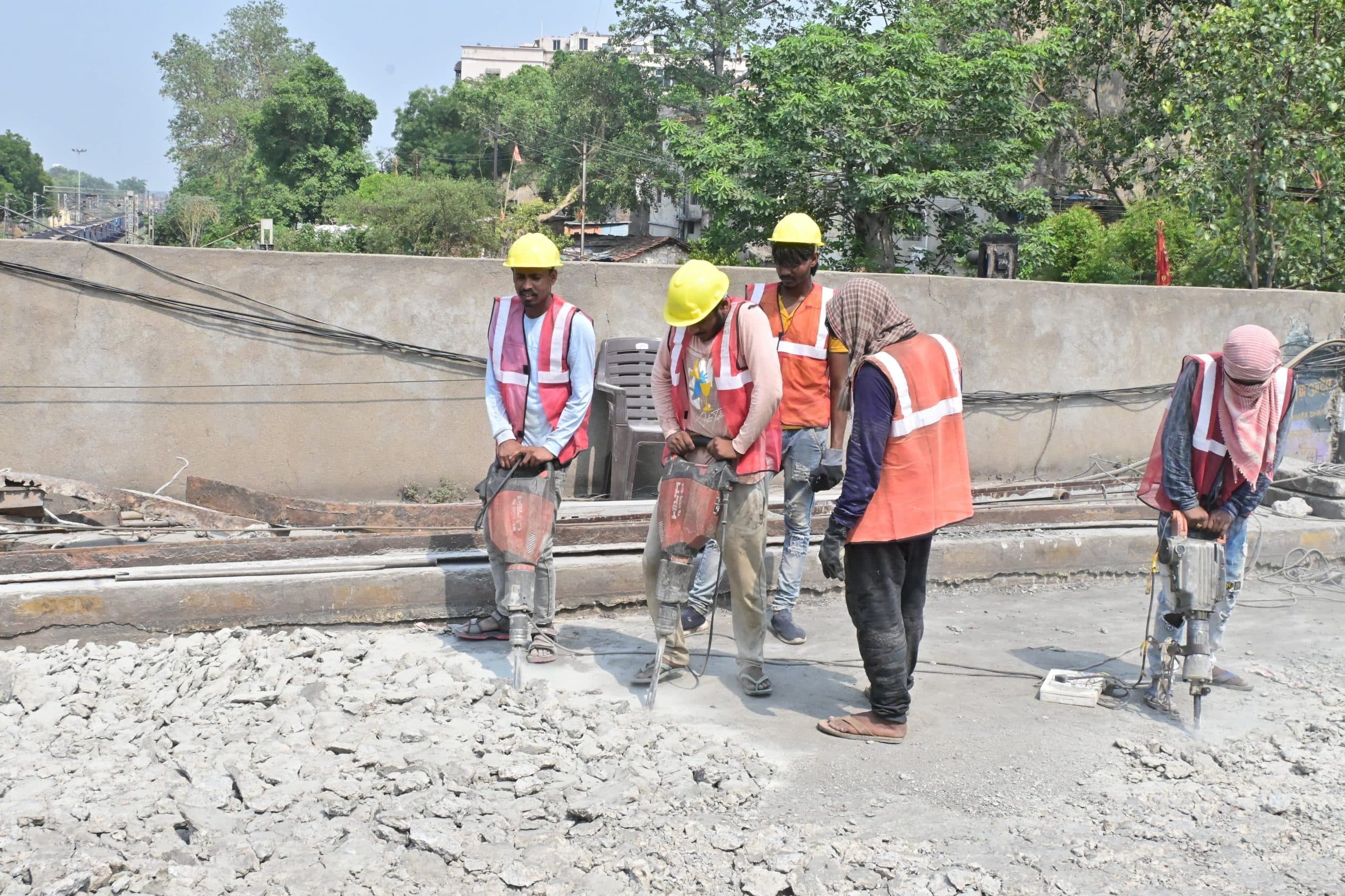 Dhanbad News: बैंकमोड़ फ्लाईओवर की एक लेन का 60% काम पूरा : डीसी