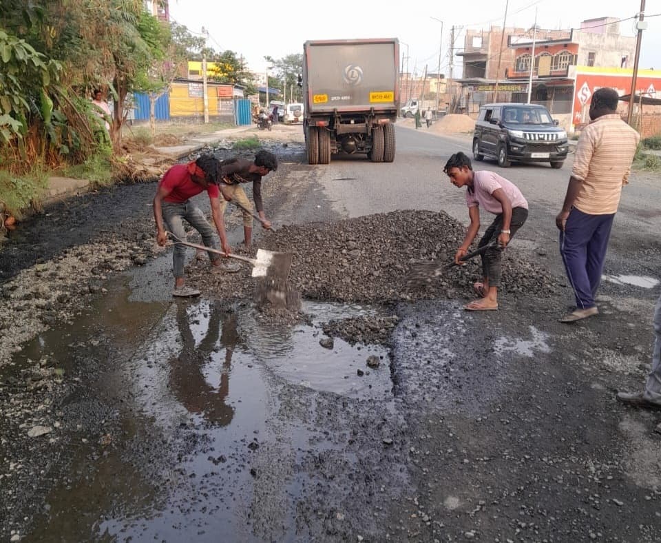 Saran News : एनएचएआइ ने लिया संज्ञान, सड़क निर्माण कार्य शुरू