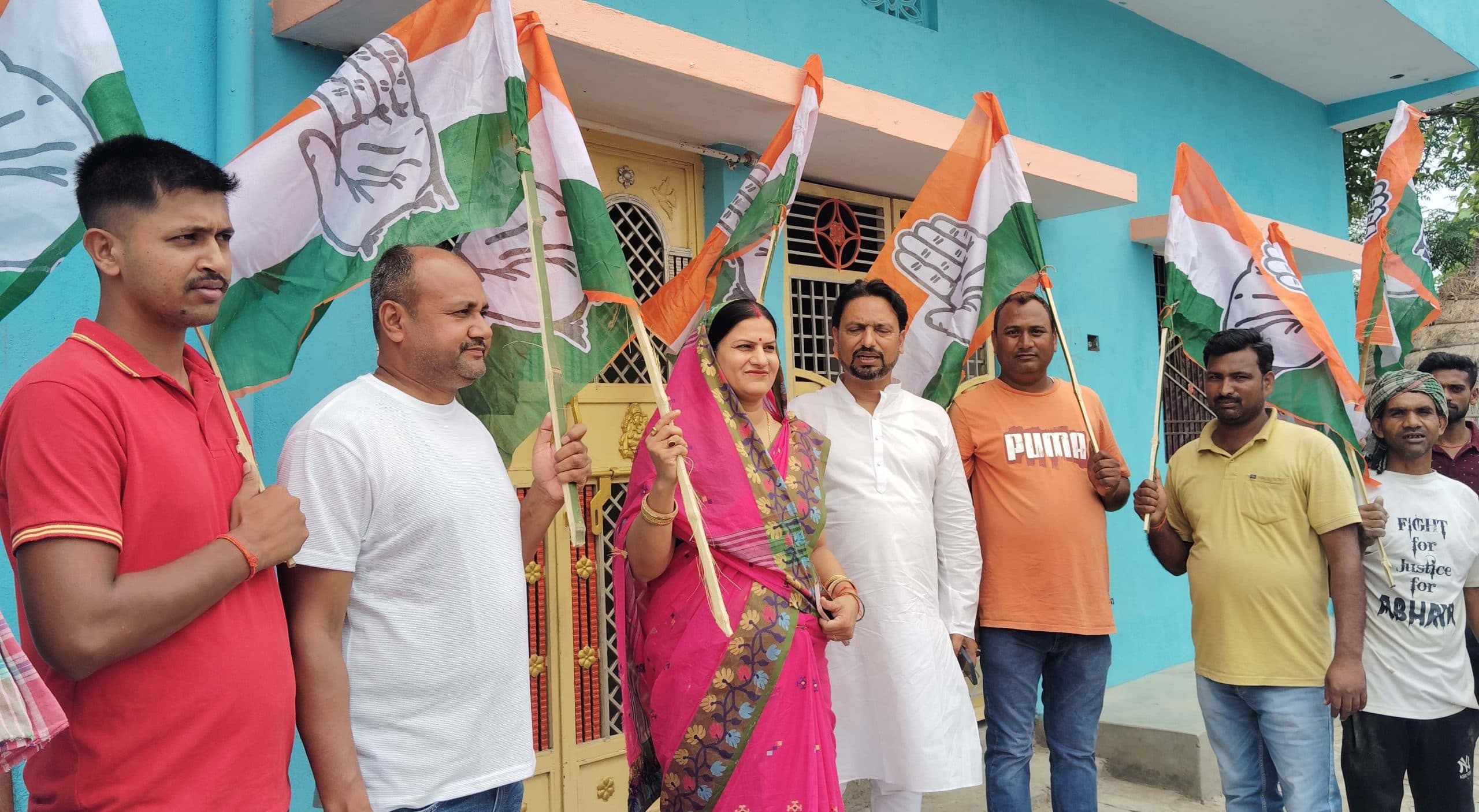 Saran News : बनियापुर में कांग्रेस कार्यकर्ताओं ने चलाया हर-घर झंडा अभियान चलाया