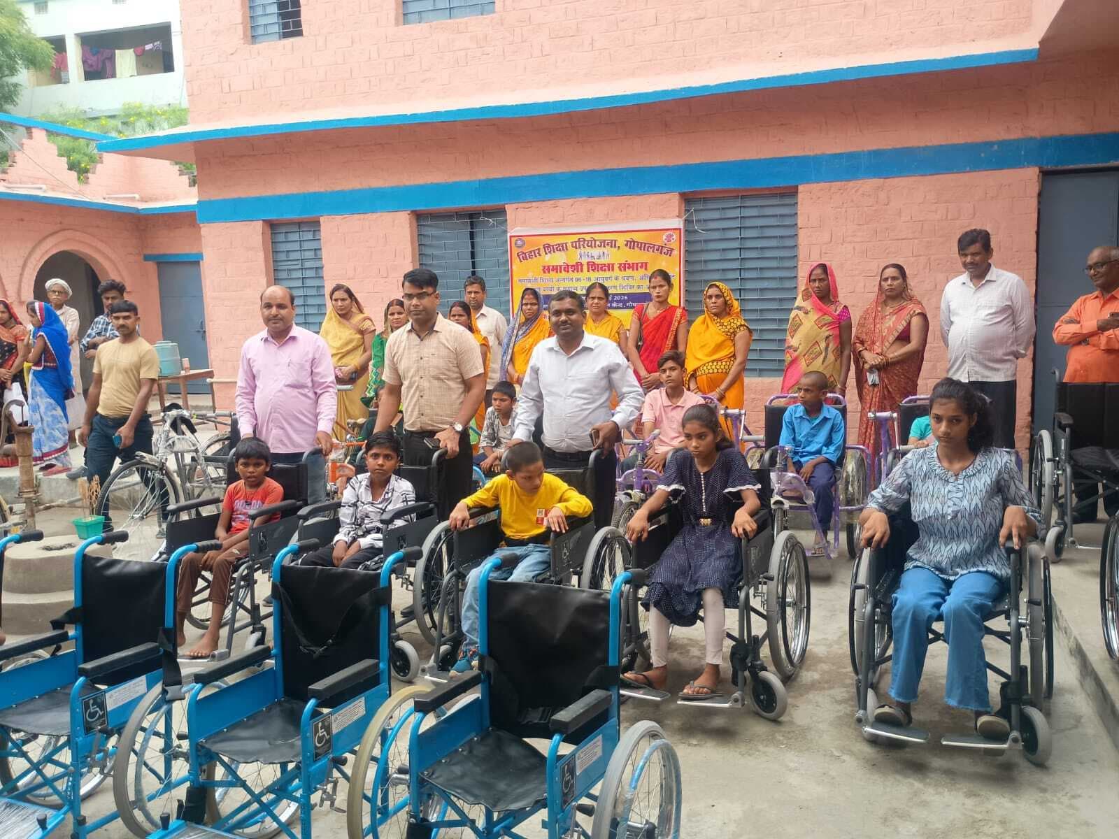 सदर और थावे प्रखंडों में कैंप लगाकर 58 दिव्यांग बच्चों को दिये गये सहायक उपकरण