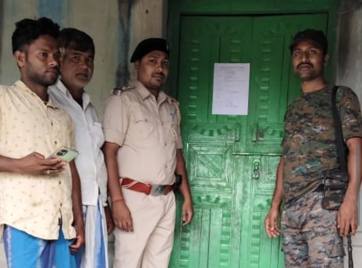 किशोरी अपहरण कांड में आरोपितों के घर चिपकाया इश्तेहार