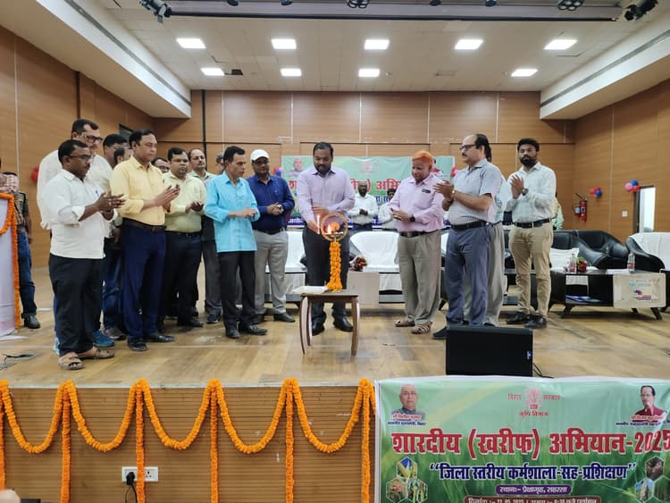 कृषि व संबद्ध क्षेत्र में चलायी जा रही महत्वाकांक्षी योजना को धरातल पर पहुंचाना है मुख्य उद्देश्यः डीएम