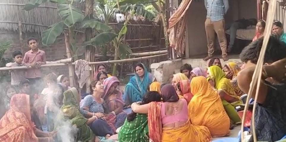 hajipur news. बोलेरो की टक्कर से बाइक सवार महिला की मौत, बेटा गंभीर