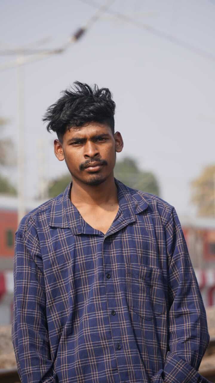 बाइक-टाटा मैजिक की टक्कर में युवक की मौत, दो घायल