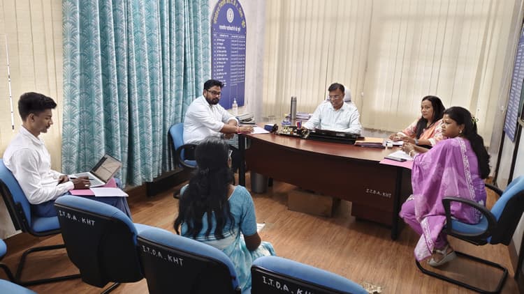 ऋण को लेकर आवेदकों का लिया गया साक्षात्कार