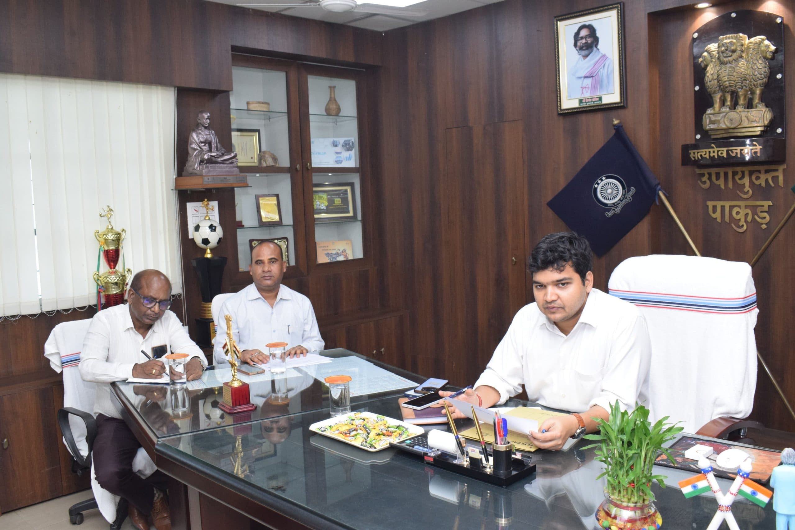 रैयतों में मुआवजे भुगतान के लिए तीन मौजों का करें थ्री-डी प्रकाशन : डीसी