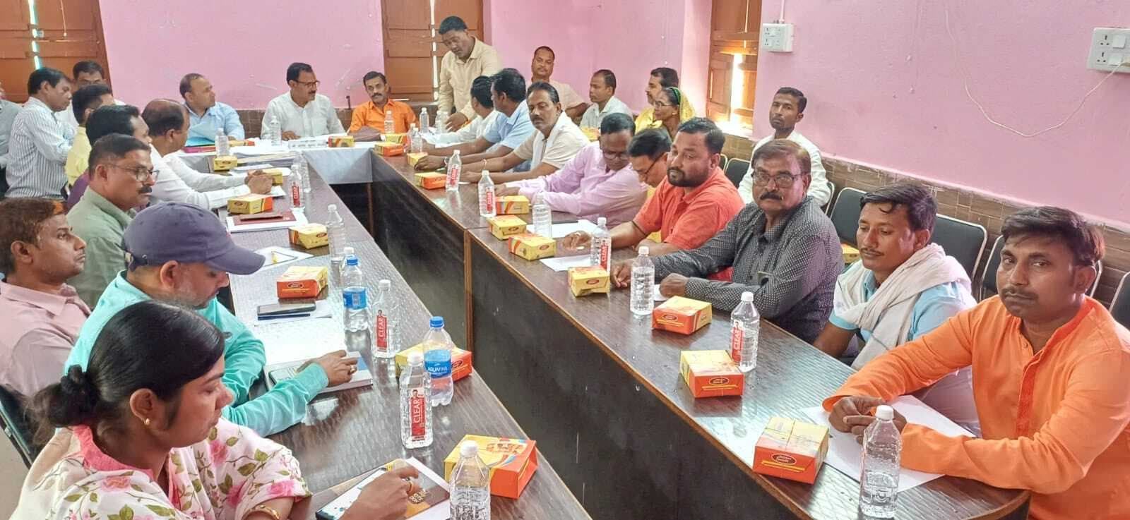 बीस सूत्री की बैठक में उठाया कम अनाज देने का मामला