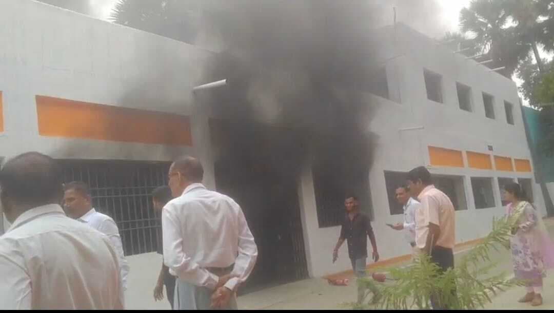 12 लाख की संपत्ति जलकर राख