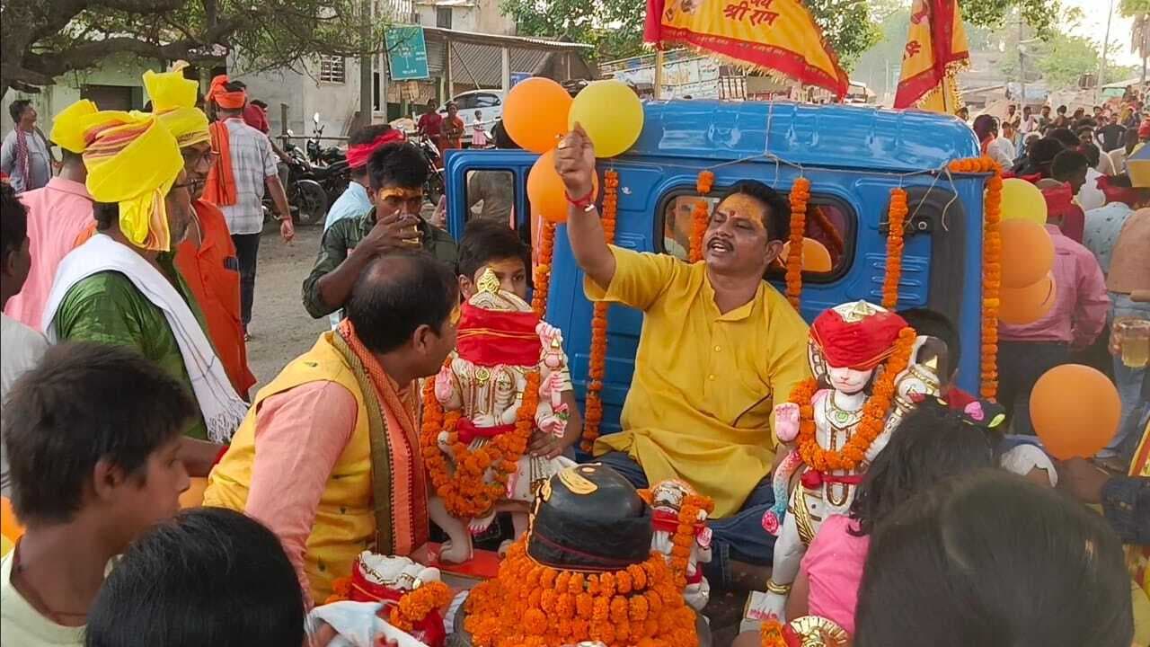मां भवानी, शिव व बजरंगबली की प्रतिमा का कराया गया नगर भ्रमण