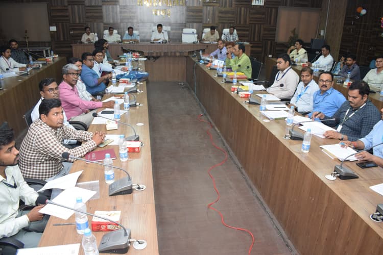 सभी बैंक पात्र किसानों को दे केसीसी ऋण योजना का लाभ : डीसी