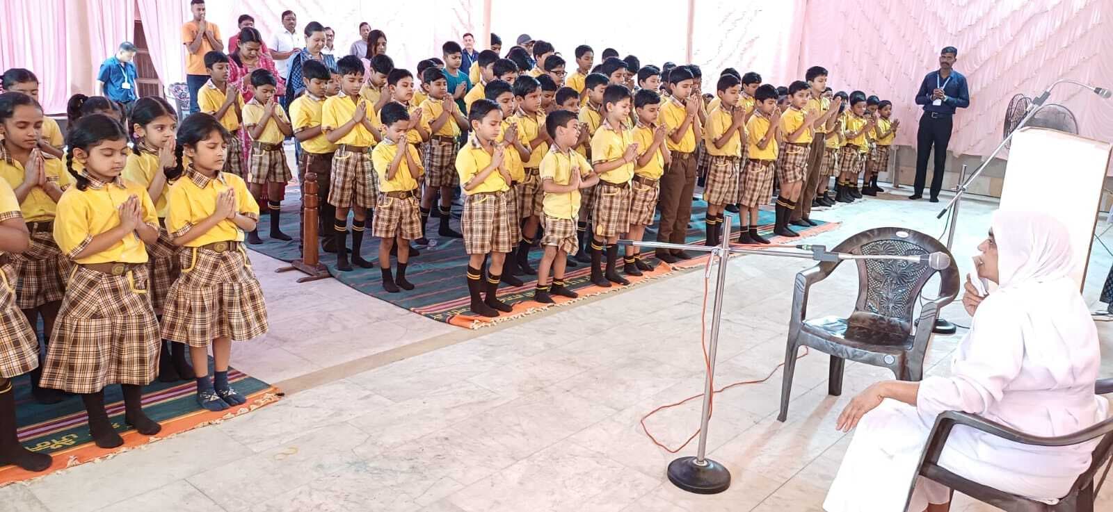 बच्चे हमारा कल का भविष्य हैं, हम इन्हें जैसे ढालेंगे वैसे ही ढल जायेंगे