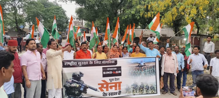 ऑपरेशन सिंदूर की सफलता पर रैली निकालकर मनाया जश्न