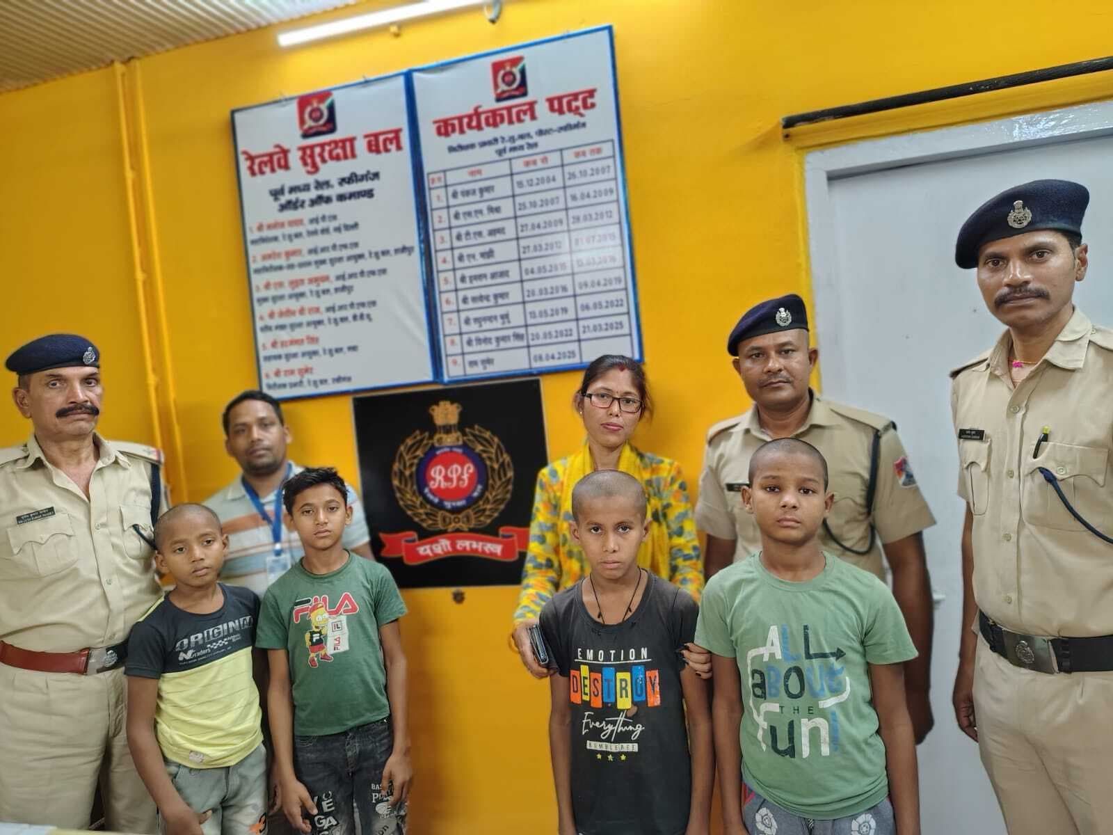 दारुल उलूम मुहमदीय मदरसा केराप से चार बच्चे भागकर पहुंचे स्टेशन, पुलिस ने किया बरामद