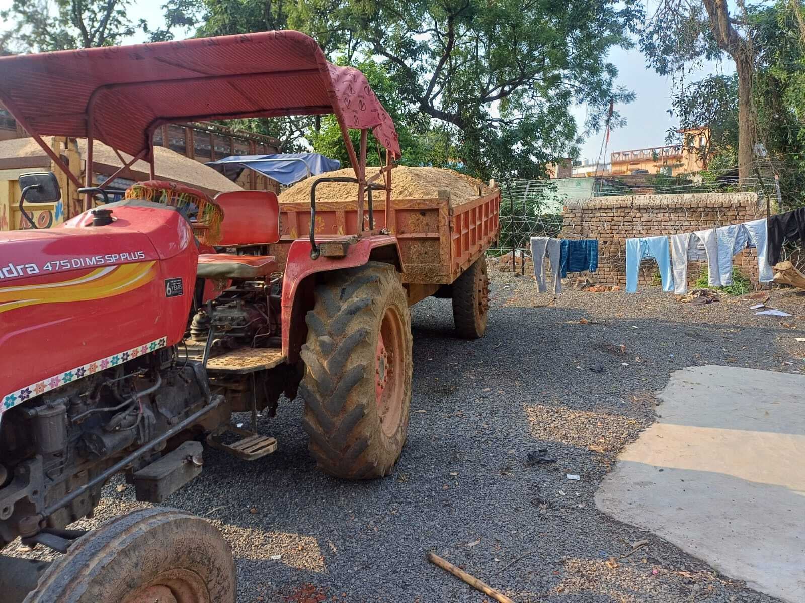 पांच अवैध बालू लोड ट्रैक्टर किया गया जब्त