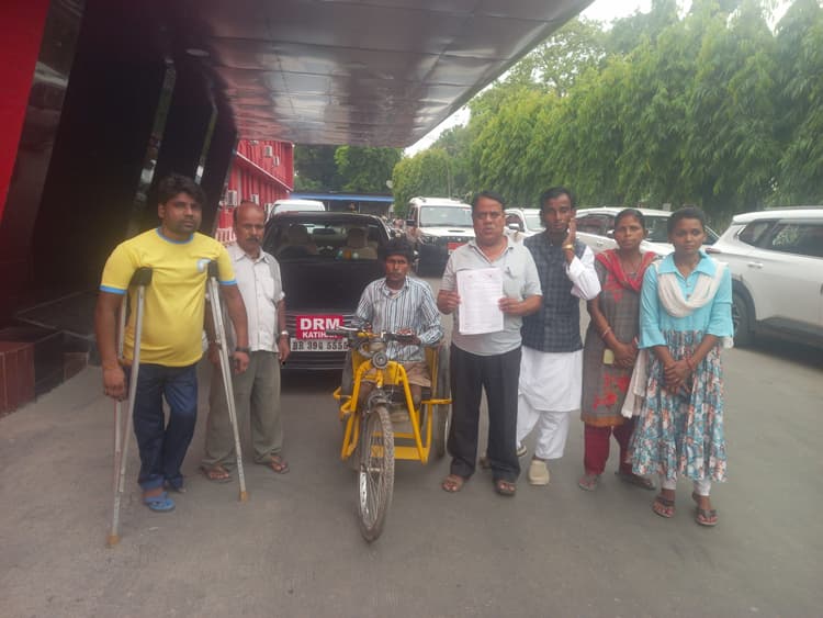 दिव्यांग महापरिवार ने डीआरएम को सौंपा पांच सूत्री मांग पत्र