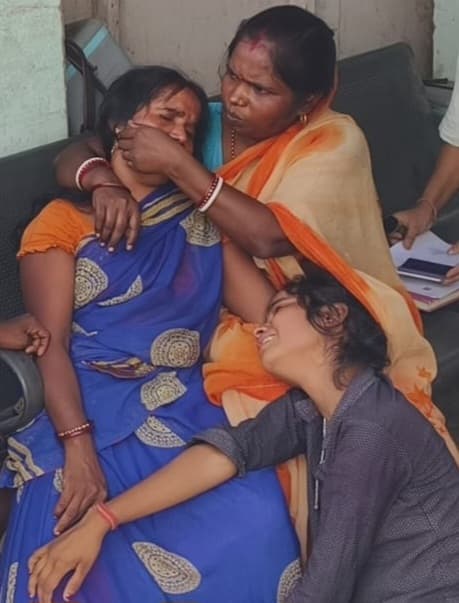 गोदाम के समीप ट्रैक्टर के डाला से कुचल कर वृद्ध महिला की मौत