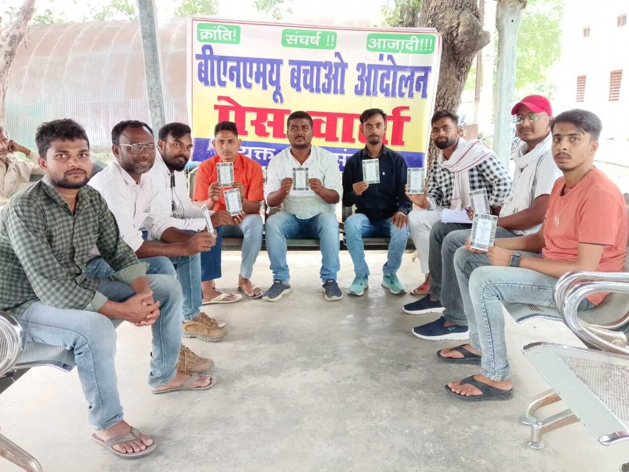 छात्रों की परेशानी सुनने के बजाया डांट-डपट करते रहते हैं पदाधिकारी