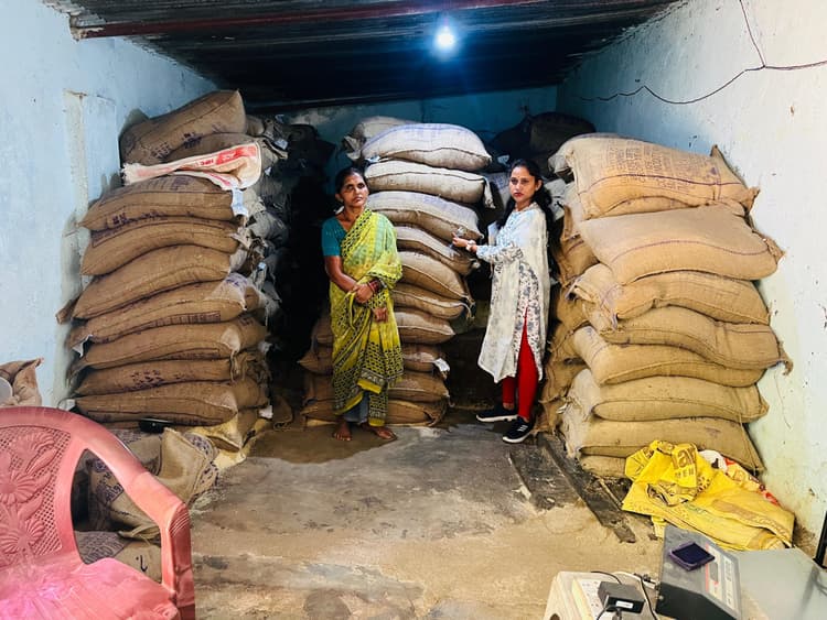 तीन जविप्र दुकानों का लाइसेंस निलंबित, चार डीलरों को शोकॉज