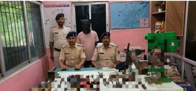 Saran News : भेल्दी में मिनी गन फैक्ट्री हुआ खुलासा, एक अभियुक्त गिरफ्तार