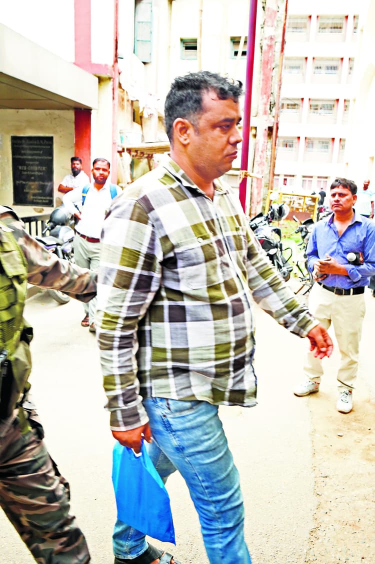 Jharkhand Liquor Scam News : दो अफसर व कंपनी प्रतिनिधि गये जेल, चौबे रिम्स में भर्ती