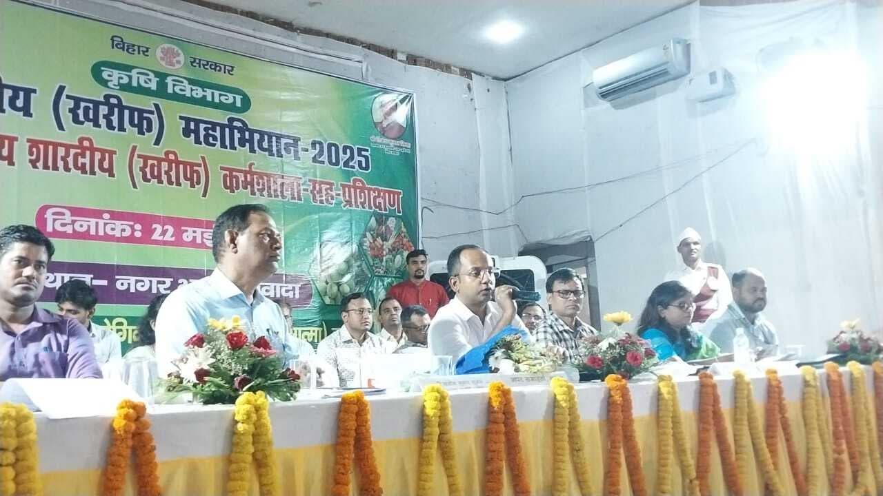 किसानों से जुड़कर जमीन स्तर पर करें काम : डीएम