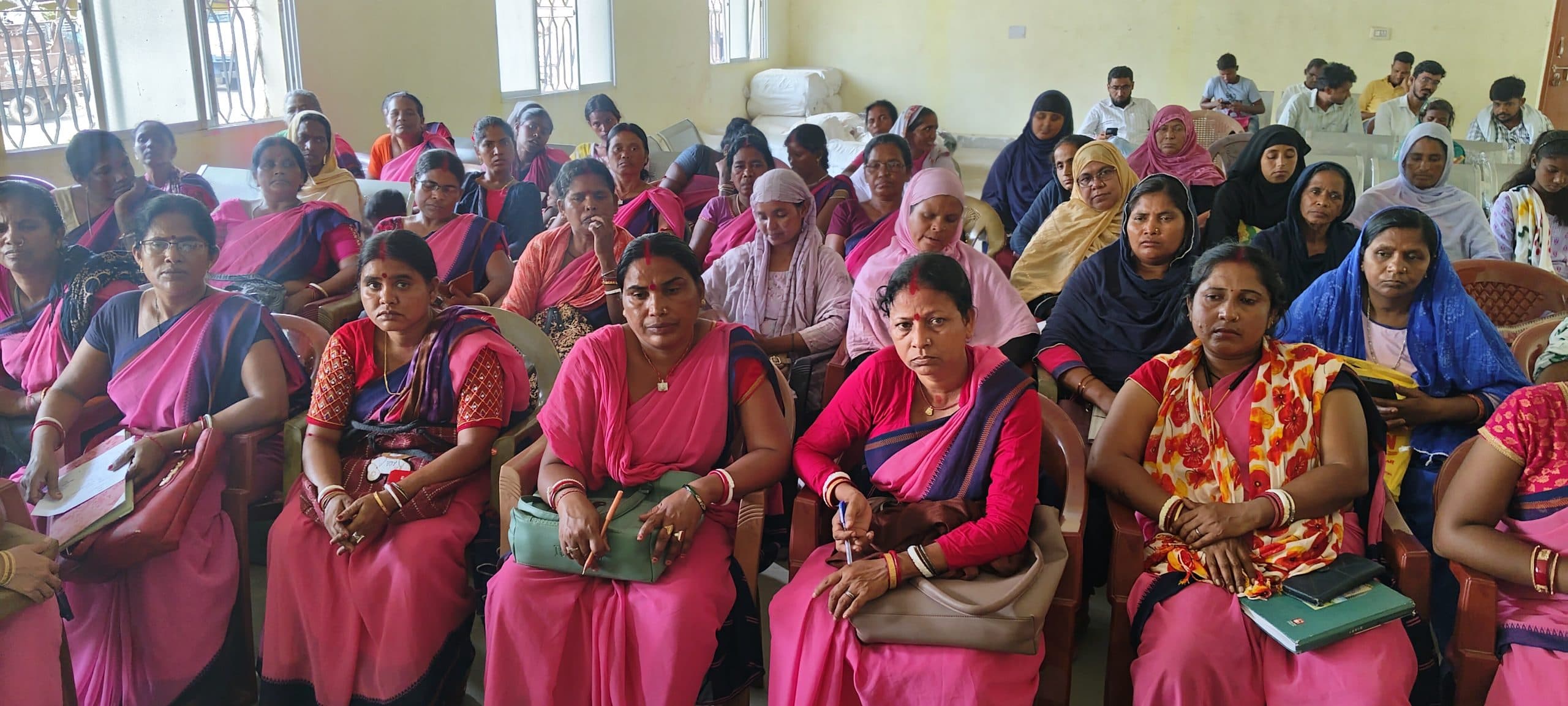 सेविकाएं पोषण ट्रैकर ऐप में करें उपलब्ध सुविधाओं की एंट्री