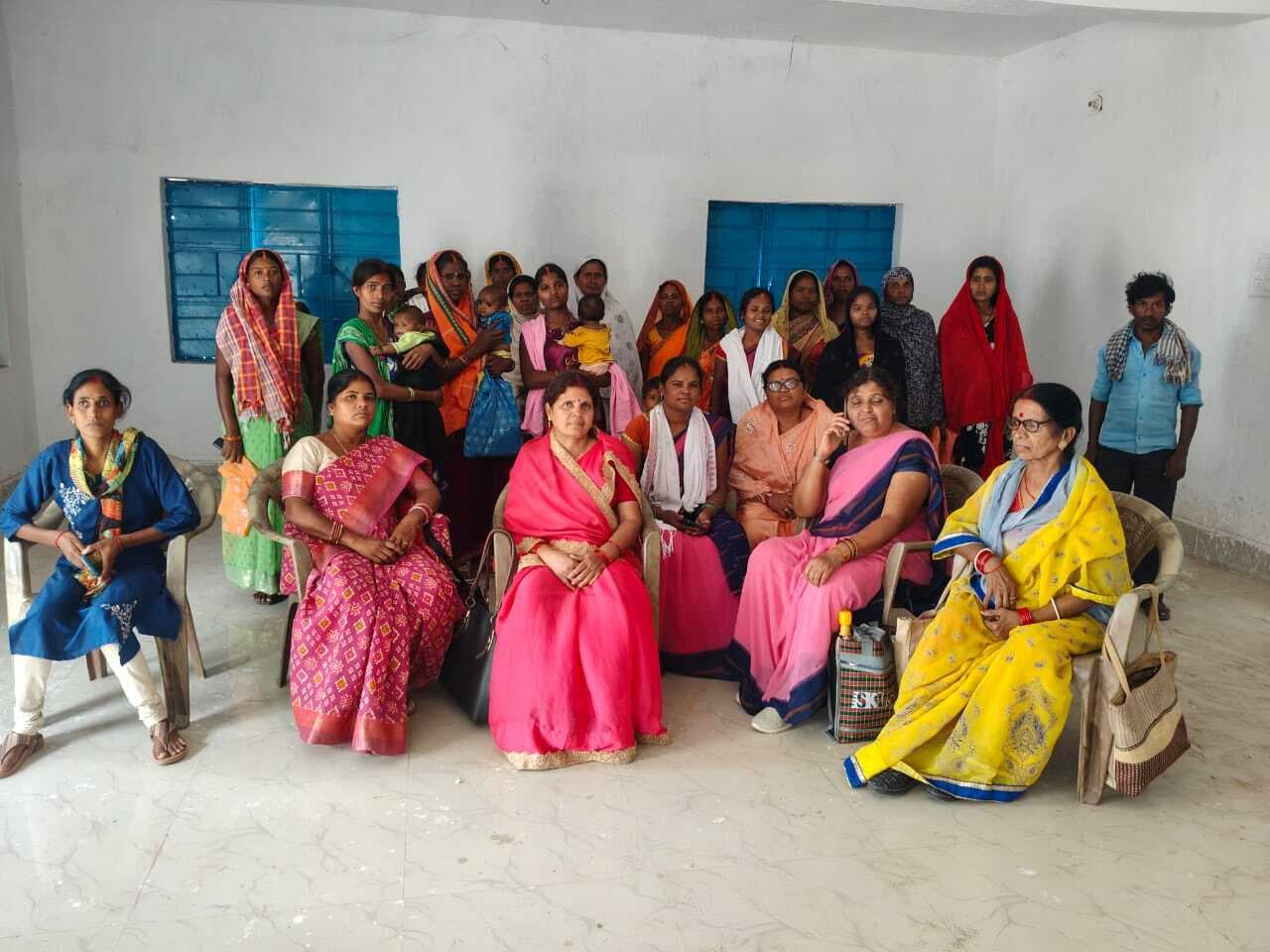 कामता में नहीं लगा कैंप, लौटे ग्रामीण