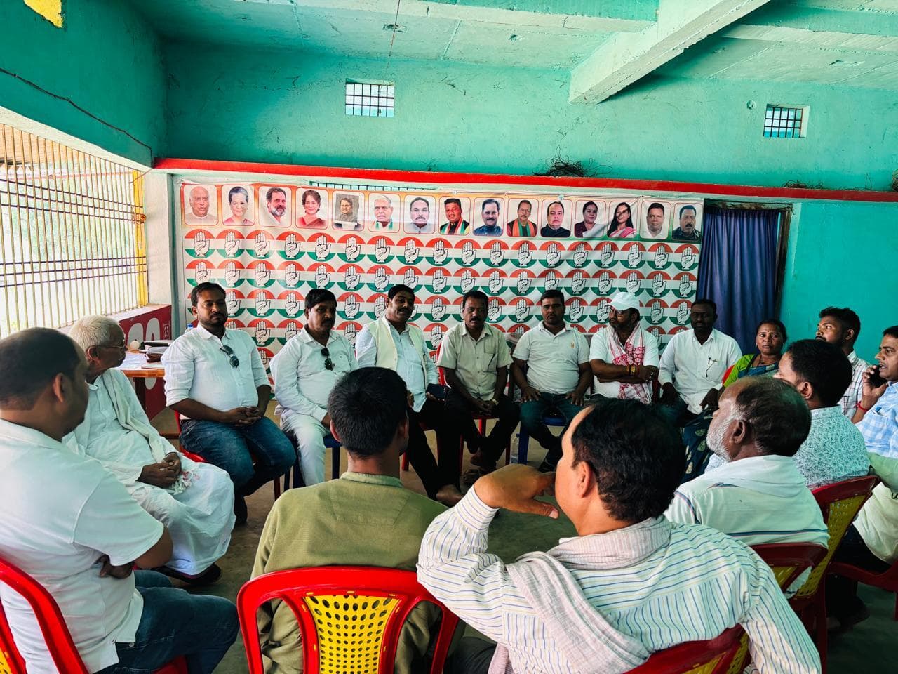 कांग्रेस की बैठक, संविधान बचाओ रैली पर चर्चा