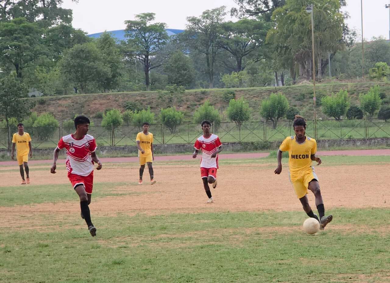 Football : मेकन और नाइन बुलेट की आसान जीत