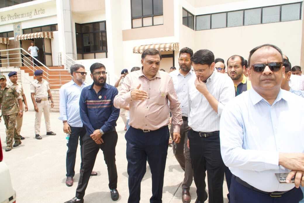 Jamshedpur news. प्रशासनिक अधिकारियों ने लिया आयोजन स्थल का जायजा, तैयारियों को लेकर दिए आवश्यक सुझाव
